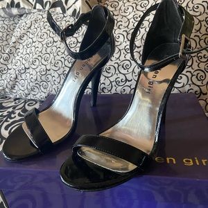 Madden Girl dafney black patent heels